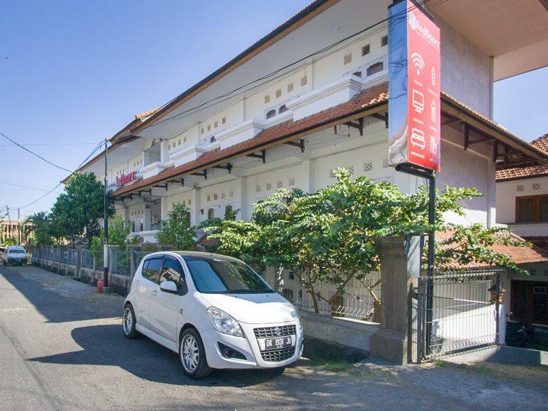 Отель Reddoorz @ Jalan Gatot Subroto Denpasar Экстерьер фото