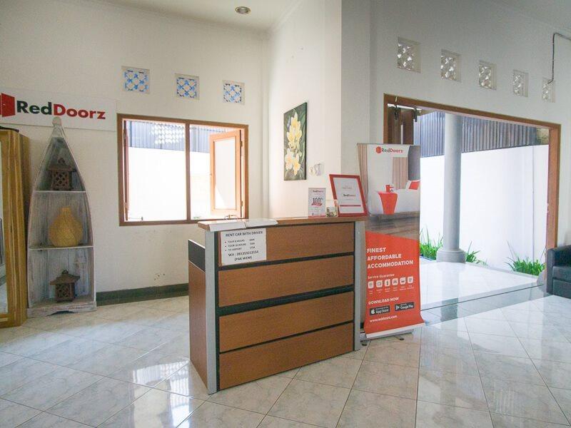 Отель Reddoorz @ Jalan Gatot Subroto Denpasar Экстерьер фото