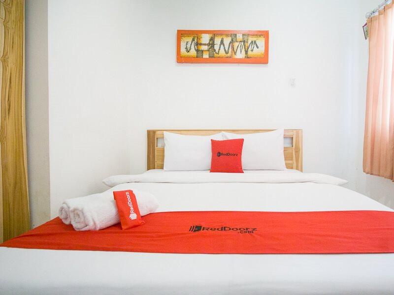 Отель Reddoorz @ Jalan Gatot Subroto Denpasar Экстерьер фото