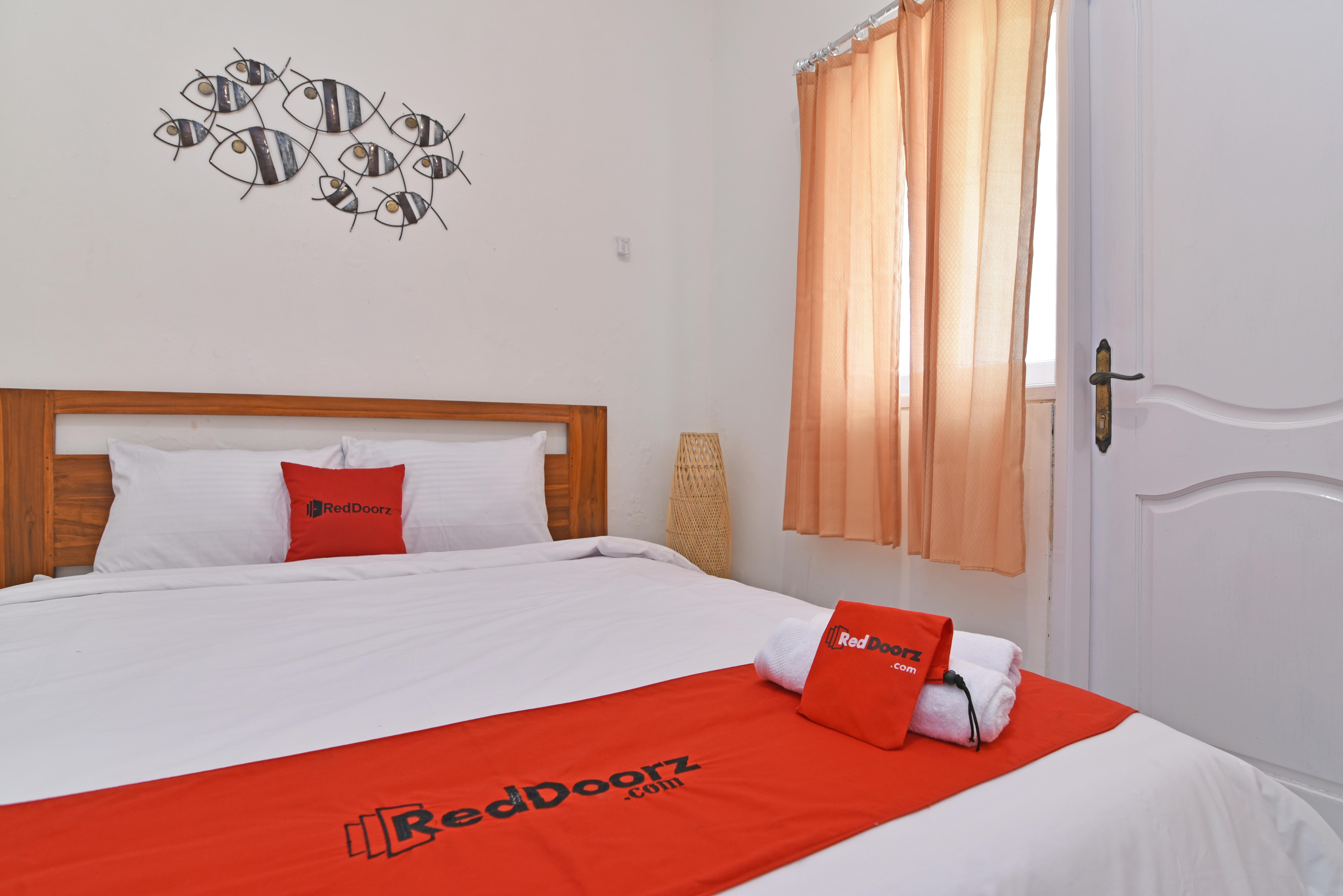 Отель Reddoorz @ Jalan Gatot Subroto Denpasar Экстерьер фото