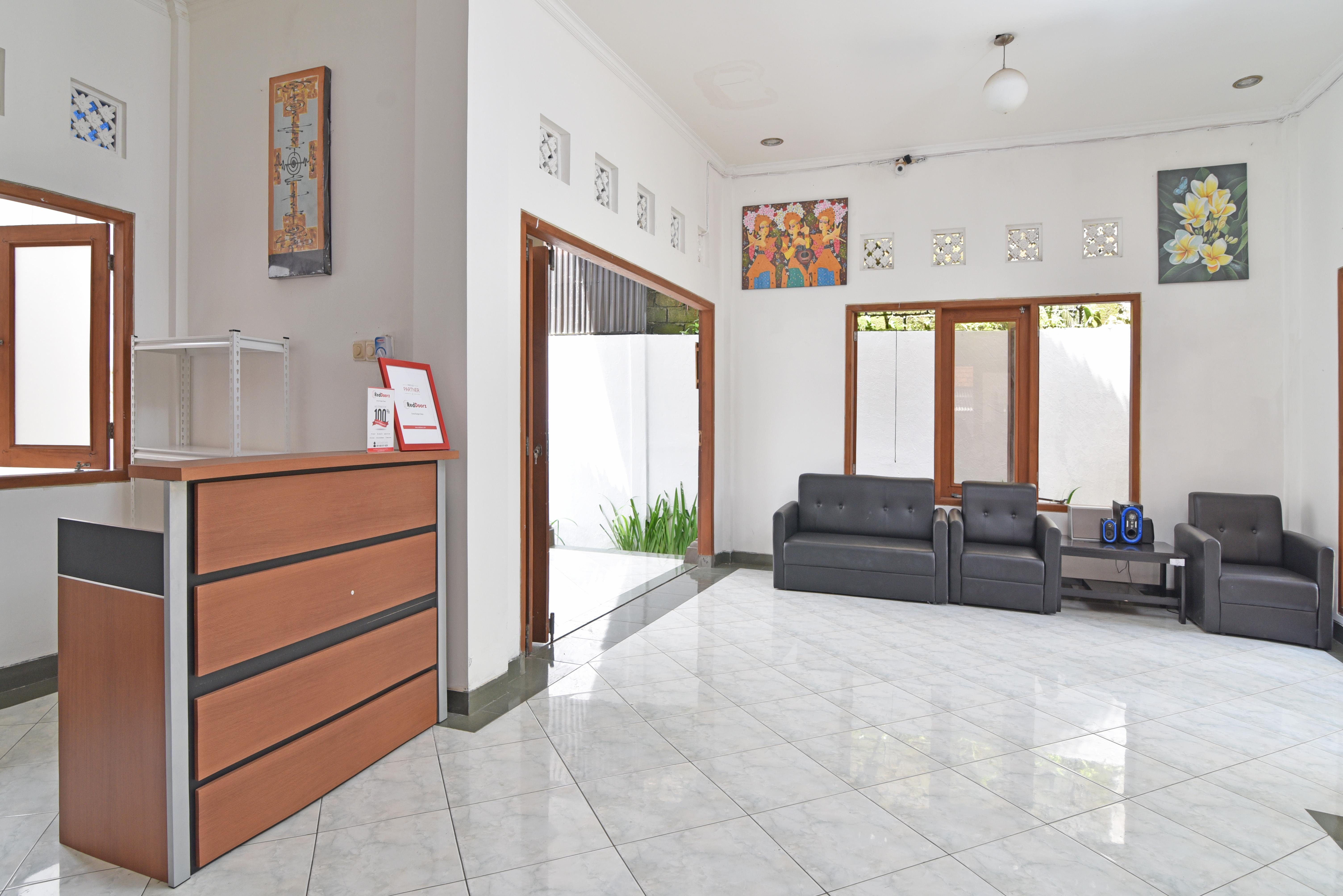 Отель Reddoorz @ Jalan Gatot Subroto Denpasar Экстерьер фото