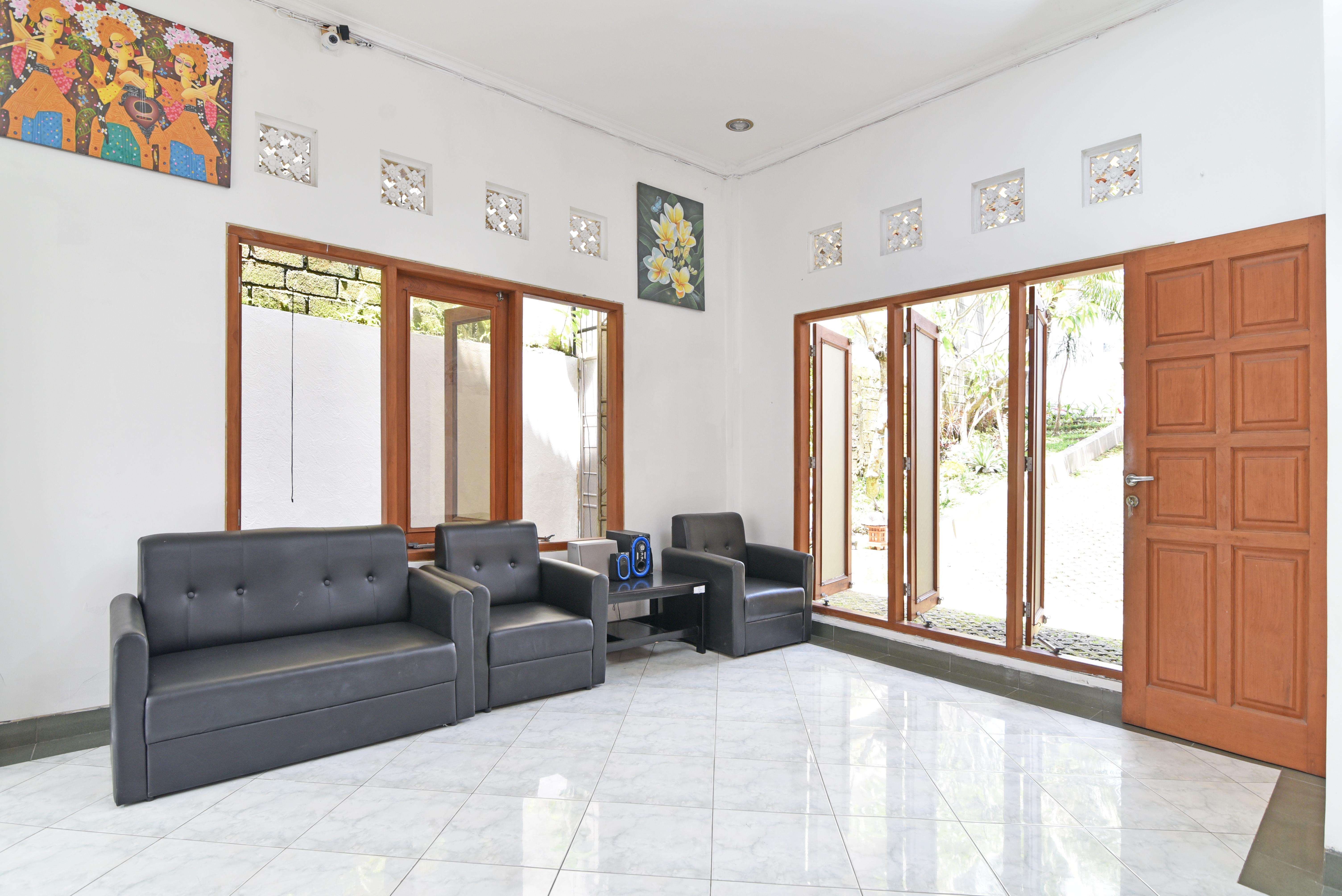Отель Reddoorz @ Jalan Gatot Subroto Denpasar Экстерьер фото