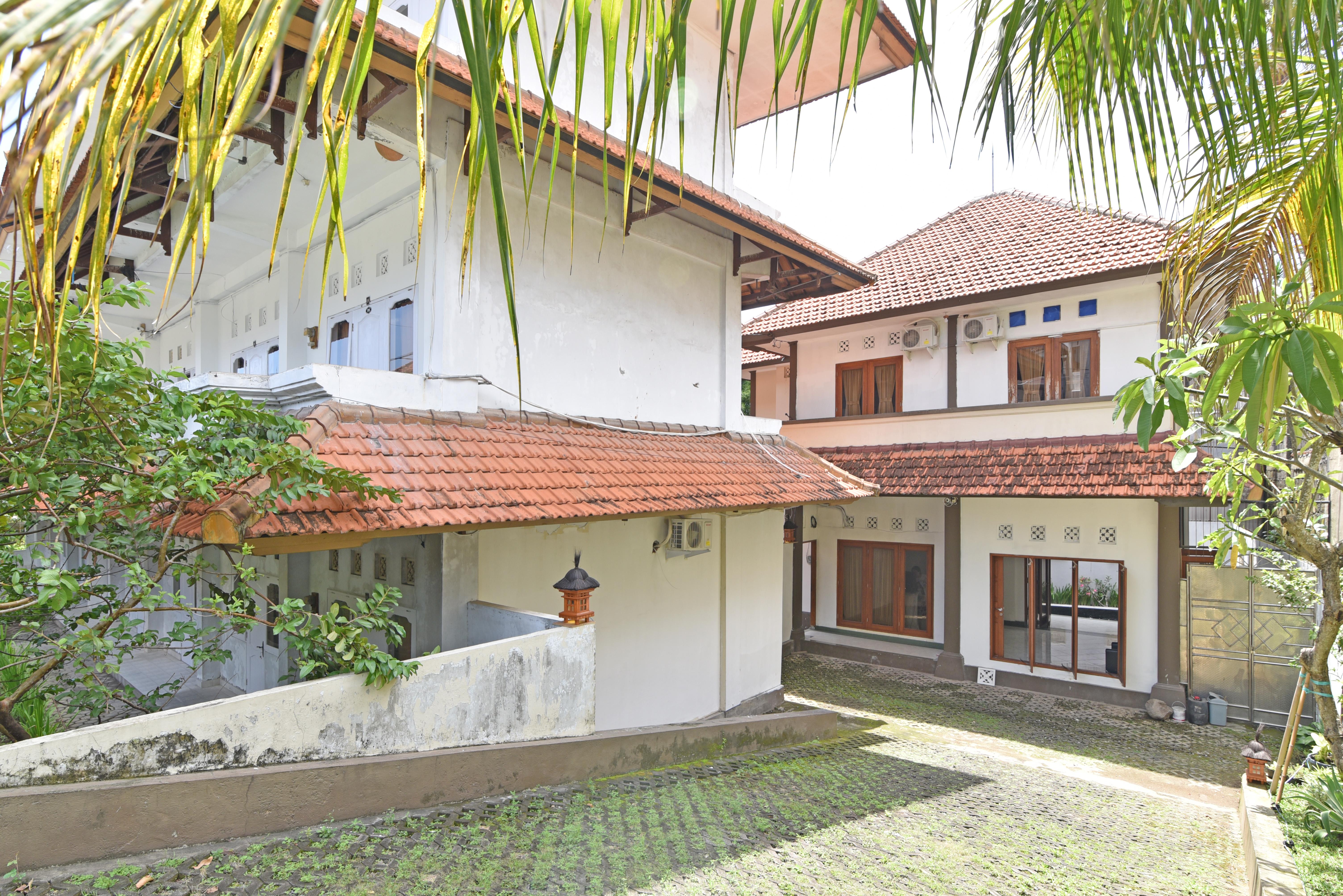 Отель Reddoorz @ Jalan Gatot Subroto Denpasar Экстерьер фото