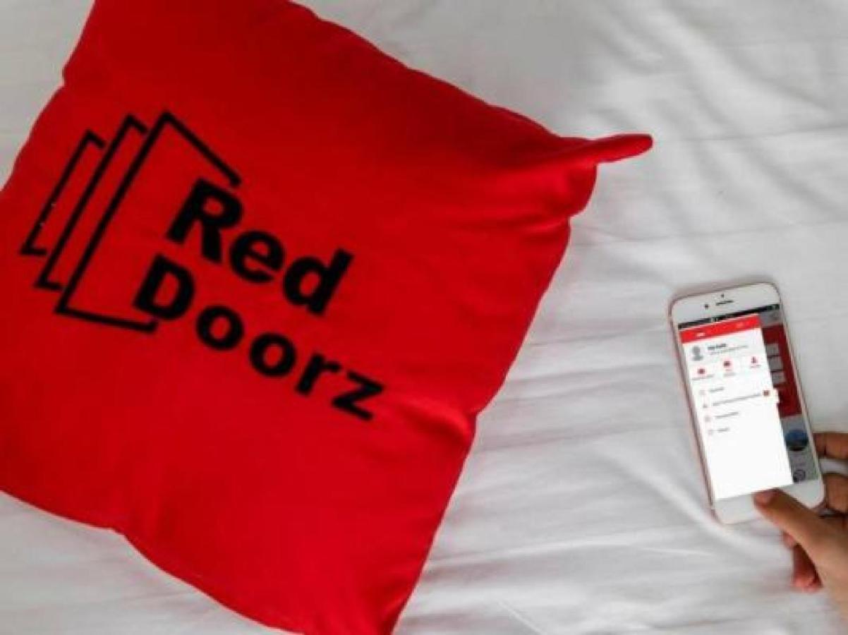 Отель Reddoorz @ Jalan Gatot Subroto Denpasar Экстерьер фото